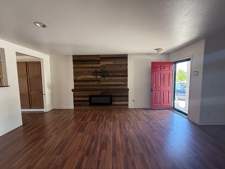 7940 Mariner Cove Dr — Photo 4