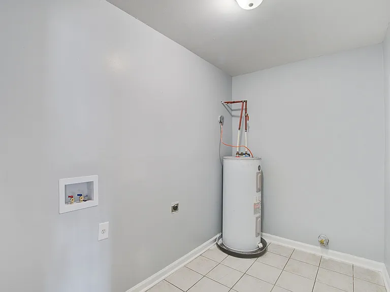 2150 Becker St — Photo 19