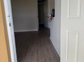 1140 W 25th St, Hialeah, FL