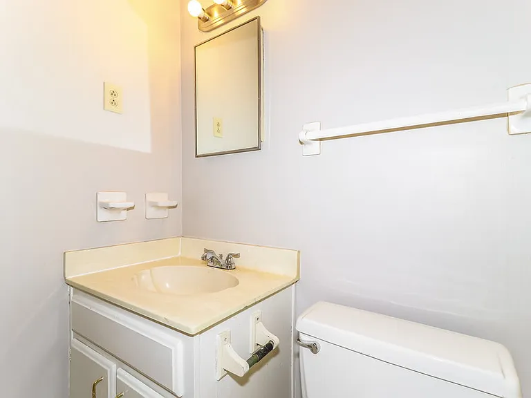 4426 Spring Harbor Dr — Photo 14
