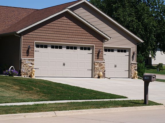 3 Car Attached Garage