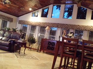 1372 Carlisle Ave, Elk Grove Village, IL 60007