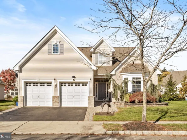 3 Lucaya Cir, Hamilton, NJ 08691
