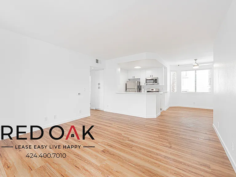 7370 Hawthorn Ave #105 — Photo 7