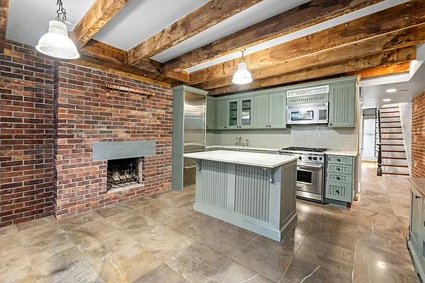 Rented by Compass | media 21