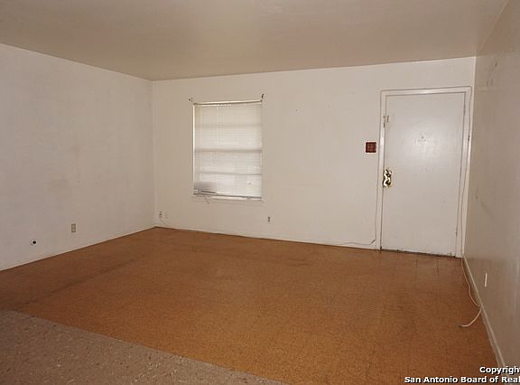 2nd image of 107 Tropicana Pl
