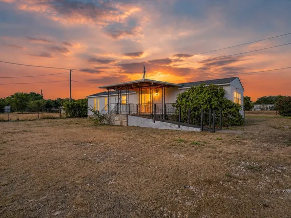 3205 Oak Hill Dr, Granbury, TX 76048