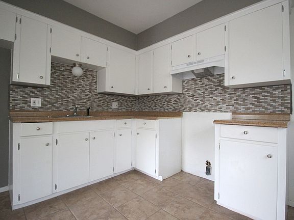 5th image of 3558 S Lynn St APT B
