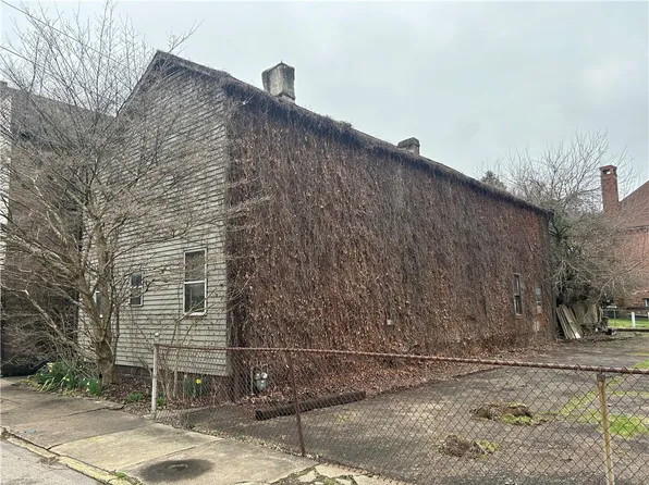 99 Chestnut St, Natrona Heights, PA 15065