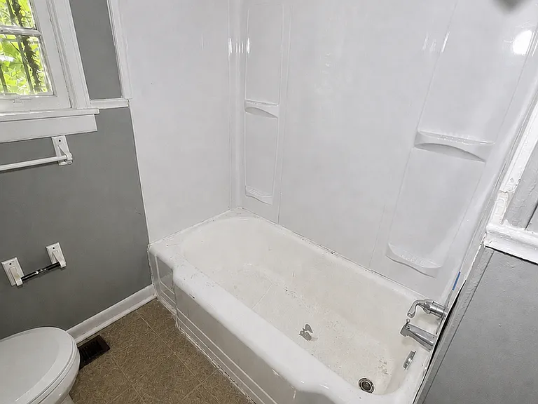 4673 Churchill Dr — Photo 7