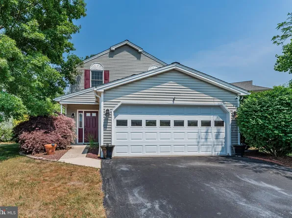 6084 Regent Dr, Harrisburg, PA 17112