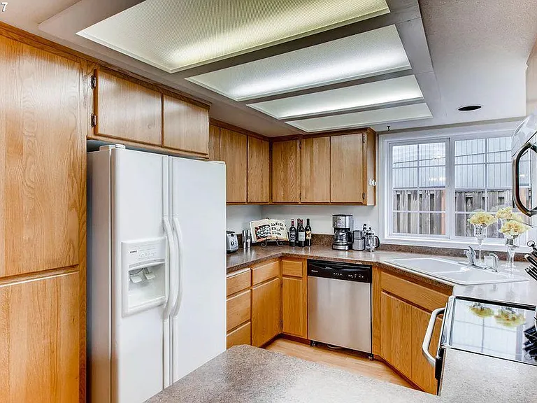 kitchen has all new SS appliances