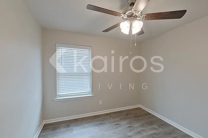 124 Yardley Ct — Photo 17