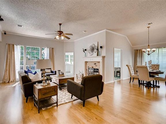3rd image of 2906 Martin Dr