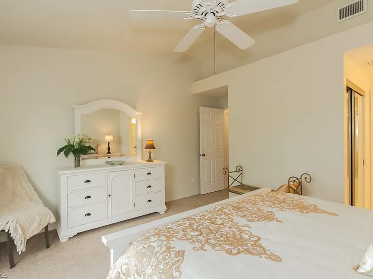 1044 Woodshire Ln #B210 — Photo 13