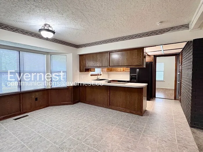 909 W Glendale St — Photo 9