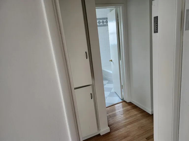 1051 S Bedford St #6 — Photo 5
