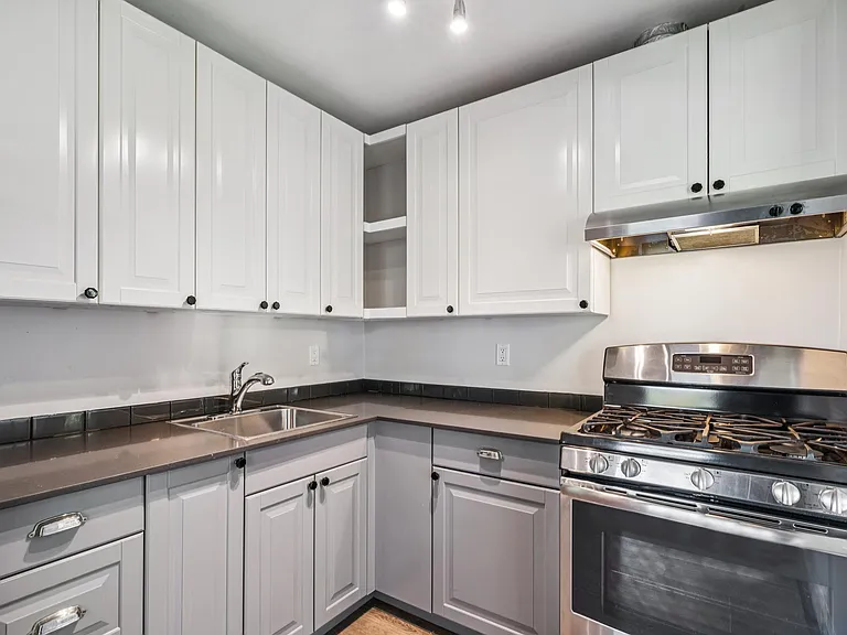 134 Edwards Ave — Photo 5