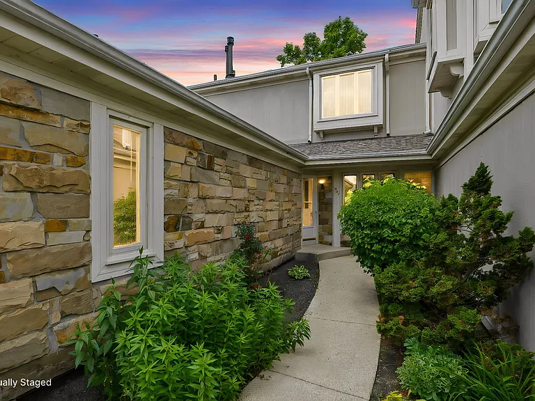 341 Redwing Dr — Photo 4