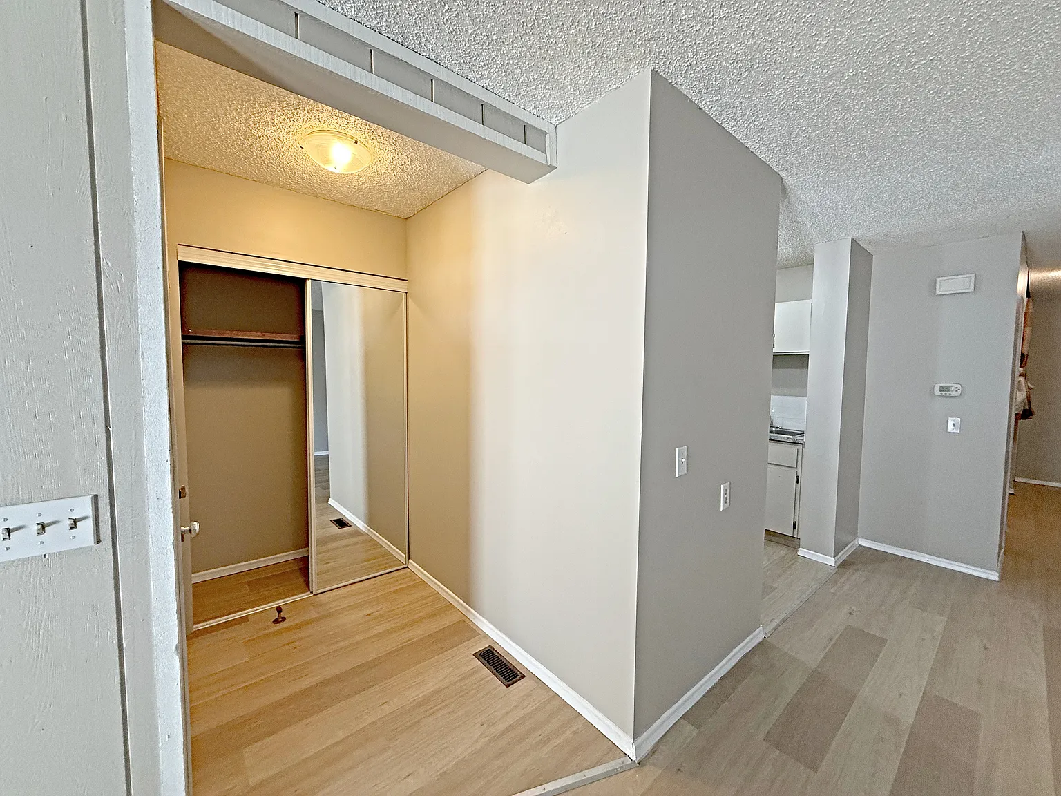 Updated Cozy Varsity 2 Bed+1 Bath W/ Parking, Laundry, New Flooring — Photo 2
