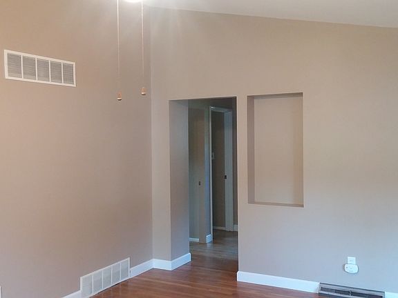 4th image of 804 Holiday Ave