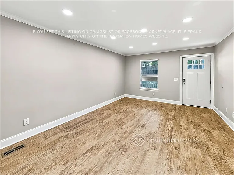 524 Warren Ave — Photo 10