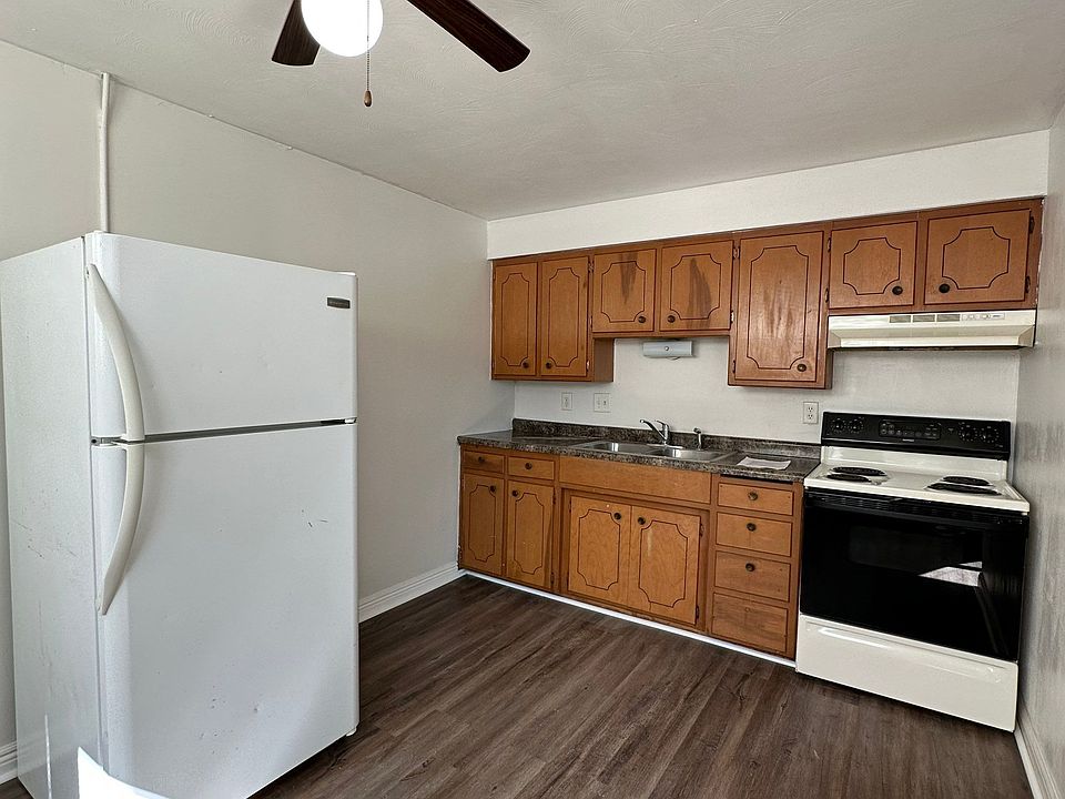 1st image of 1013 A St #4