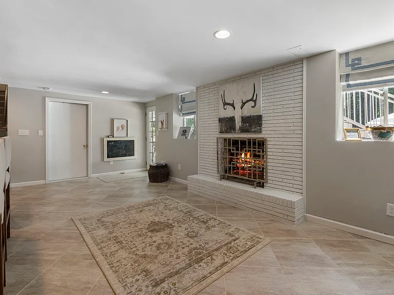 4470 Chatworth Ct NE — Photo 51