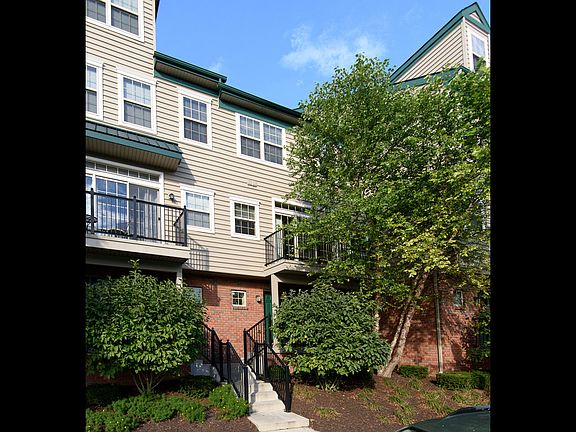 3rd image of 212 Green St