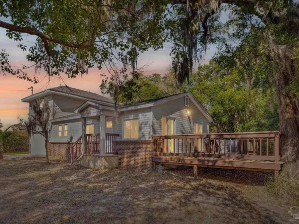 6804 Dixon St, Milton, FL 32570