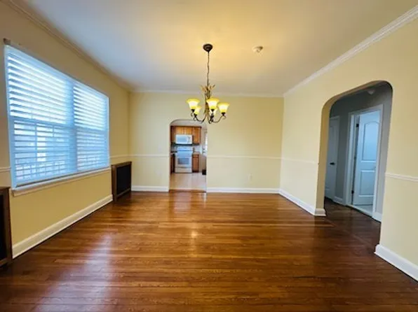 231 Manorhaven Blvd APT 1, Pt Washington, NY 11050