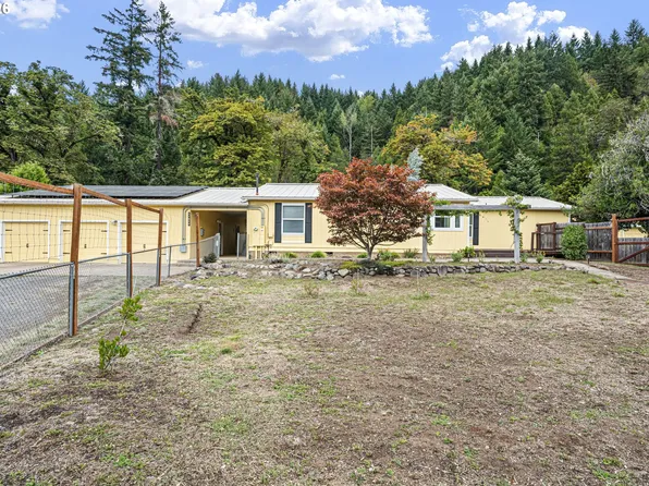 47849 W 2nd St, Oakridge, OR 97463