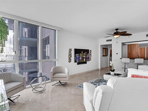 4th image of 1500 Ocean Dr APT 907