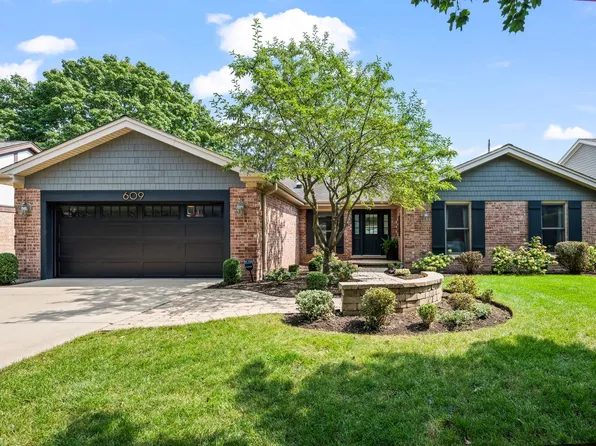609 N Carlyle Ln, Arlington Heights, IL 60004