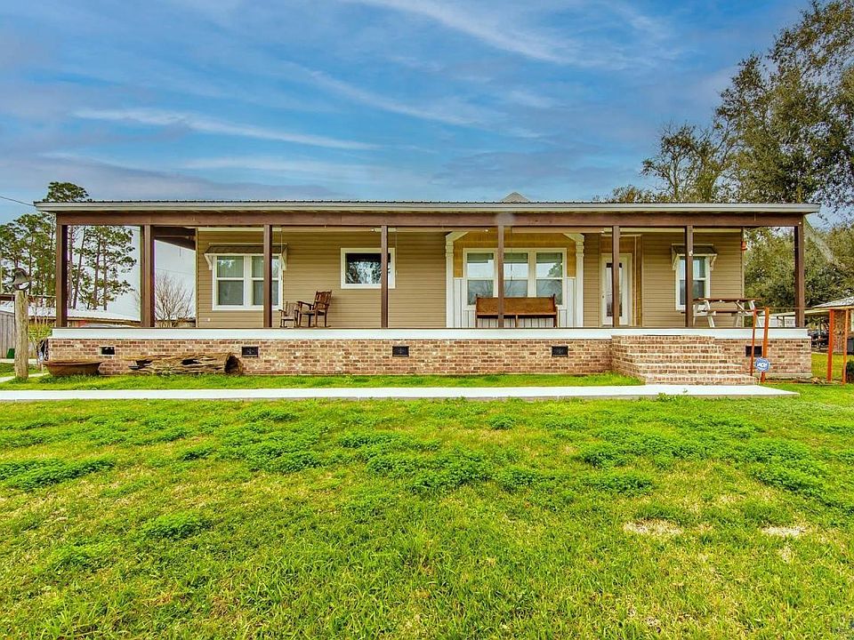1st image of 104 Madewood Pl