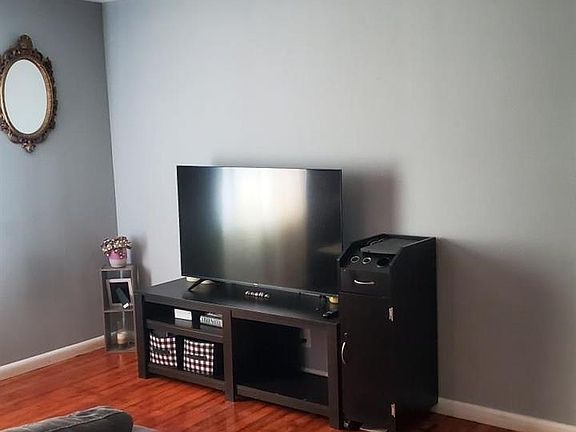 3rd image of 332 Old Cardinal Dr