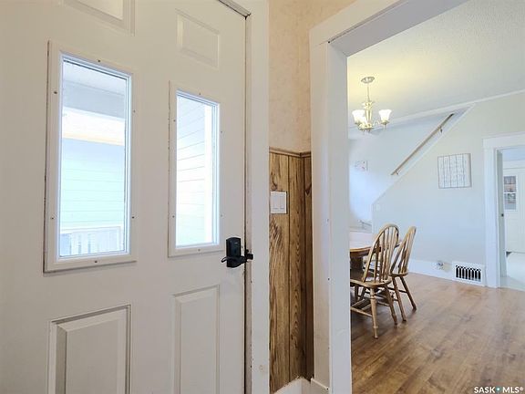 4th image of 305 6th St E