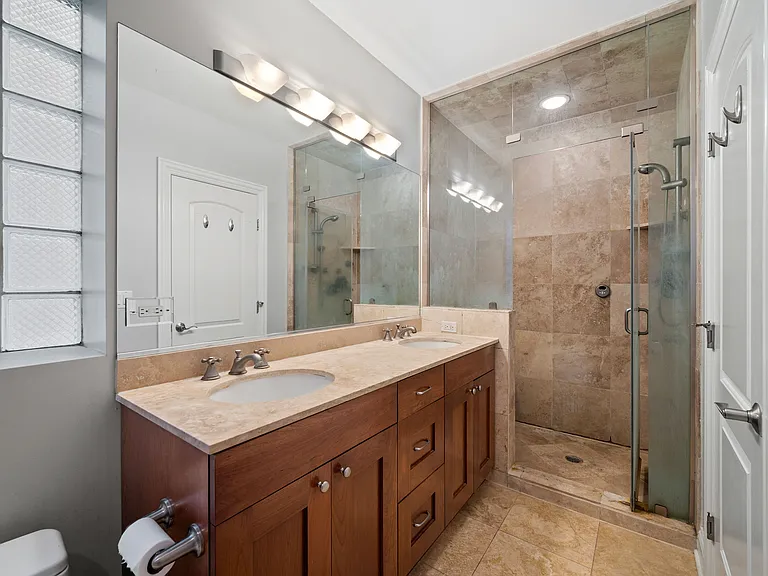 3723 N Wilton Ave #3 — Photo 9