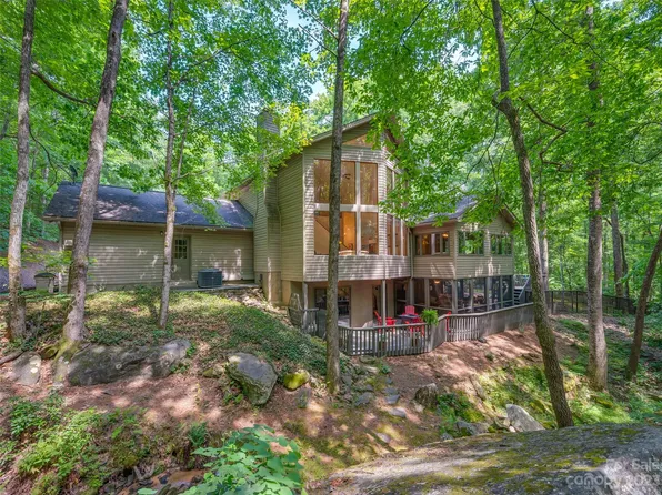 545 Winesap Blvd, Lake Lure, NC 28746