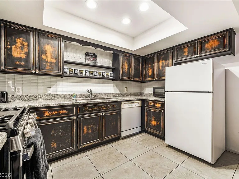 5576 W Rochelle Ave #22A — Photo 11