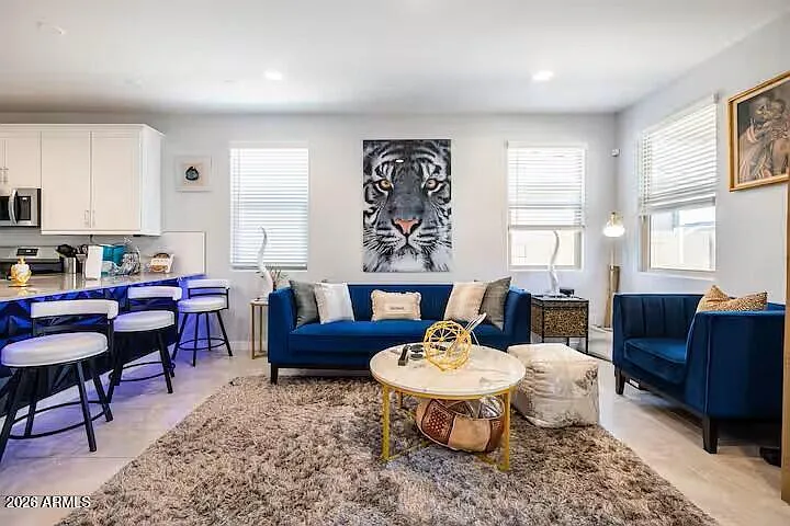 8908 W Solano Dr — Photo 1