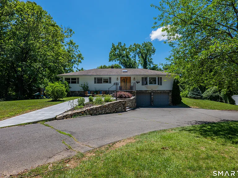 15 Farrell Rd — Photo 3