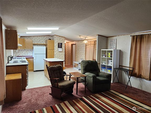5th image of 1289 SE Carl Pickel Drive