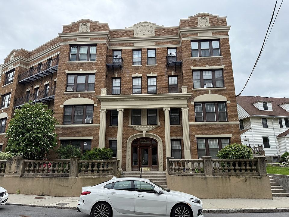 1st image of 32 Sidlaw Rd APT 5