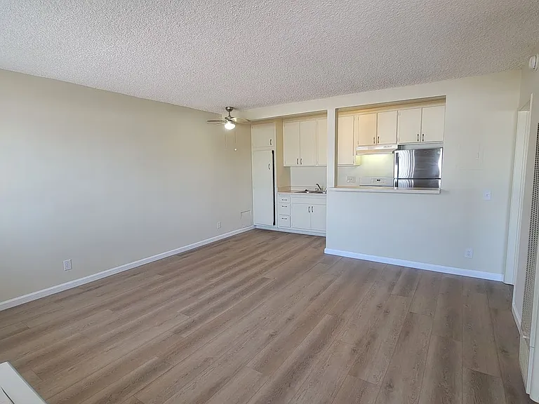 37 unit building close to CSUN! — Photo 7