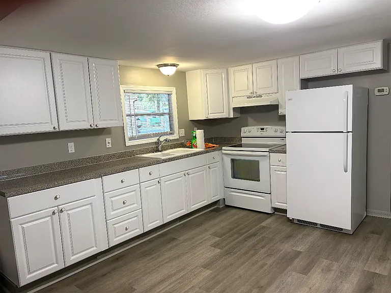 7914 Greenlawn Dr — Photo 4