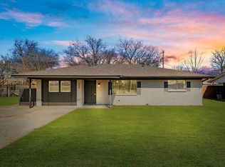 506 E White St, Pilot Point, TX 76258