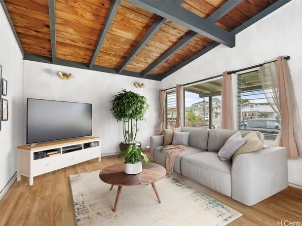 99-242 Ohekani Loop, Aiea, HI 96701