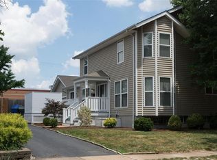 5769 Westminster Pl, Saint Louis, MO 63112