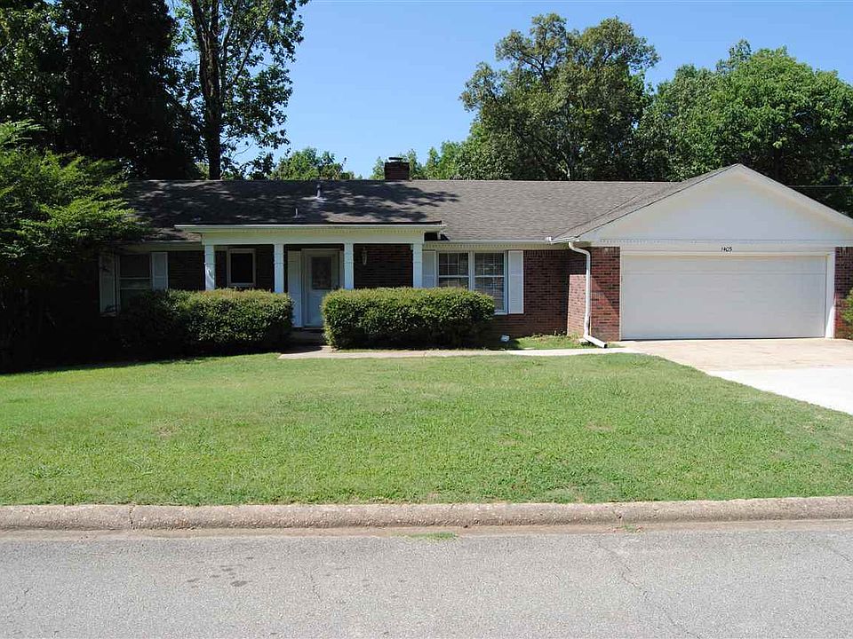 2nd image of 1405 Locust Dr